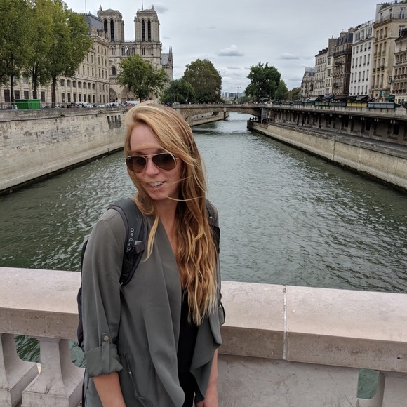 Meet your Posher, Ali - Picture 1 of 2